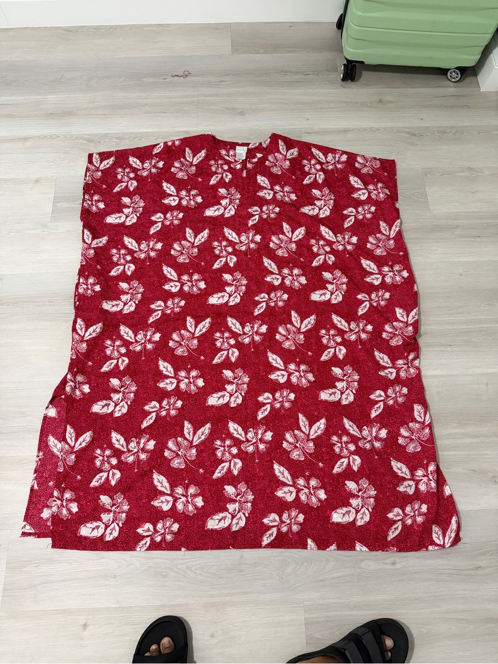 Vestido caftan rojo estampado Simply Basic  con bolsillos- talla unica